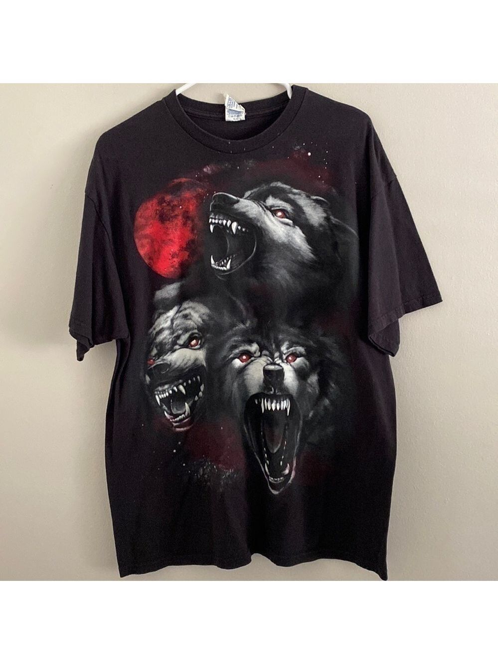 Vintage 90’s wolves blood moon T-shirt